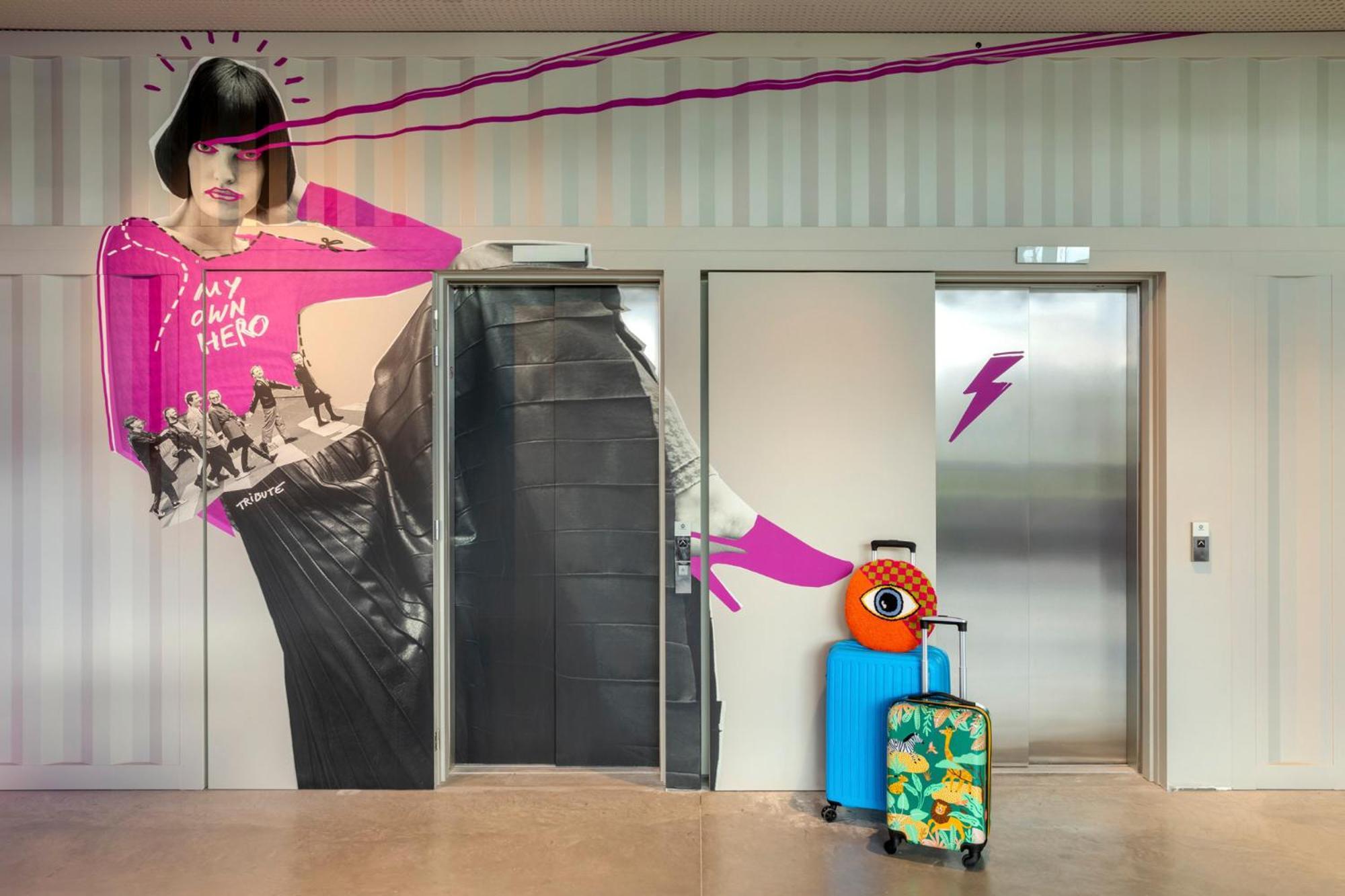 Moxy Antwerp Hotel ภายนอก รูปภาพ