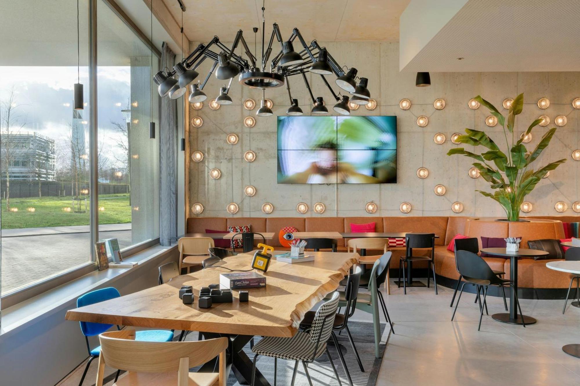 Moxy Antwerp Hotel ภายนอก รูปภาพ