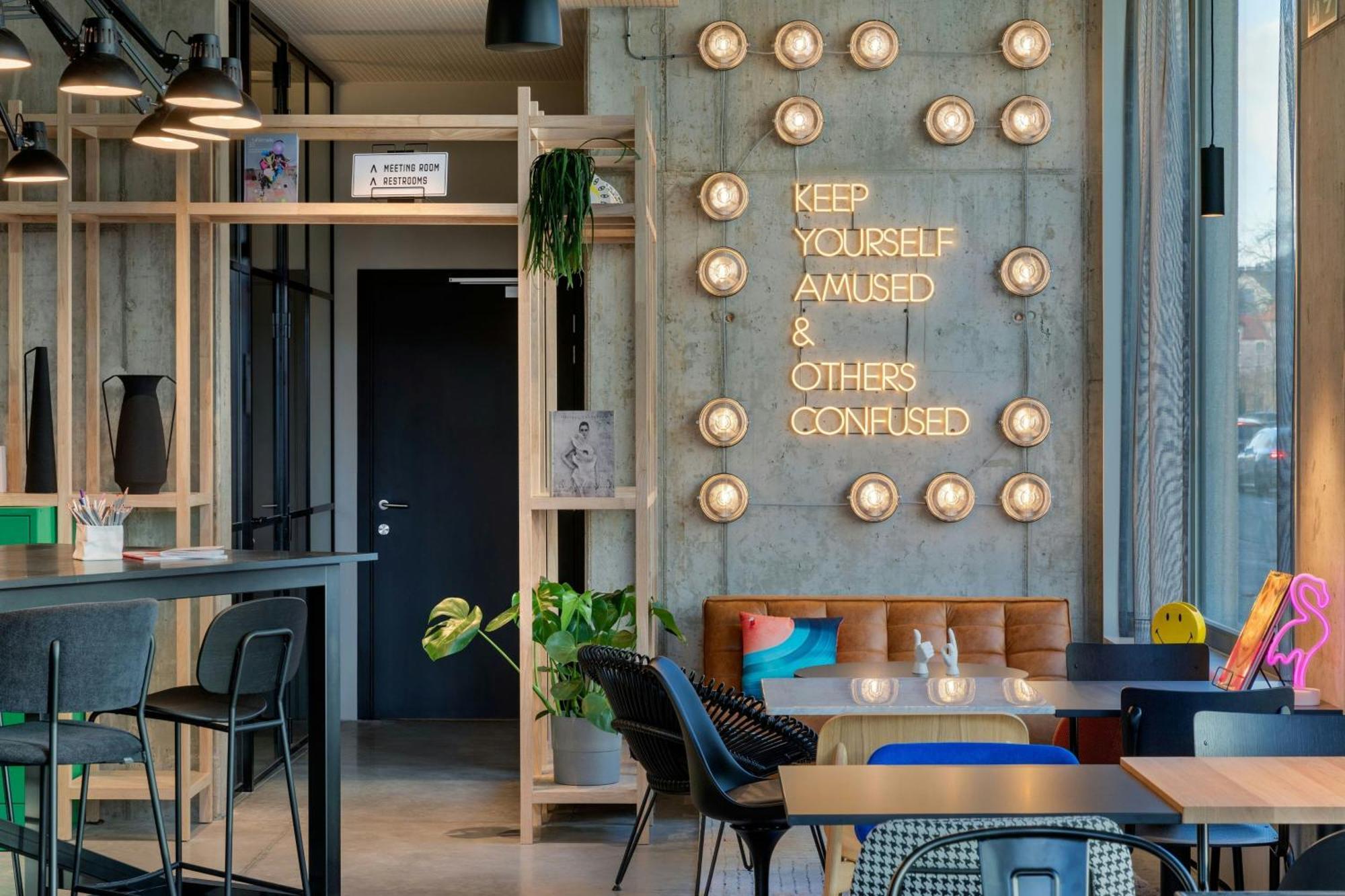 Moxy Antwerp Hotel ภายนอก รูปภาพ