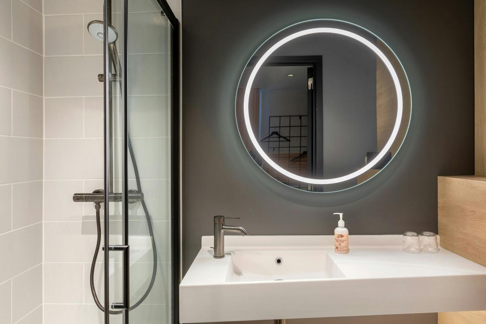 Moxy Antwerp Hotel ภายนอก รูปภาพ