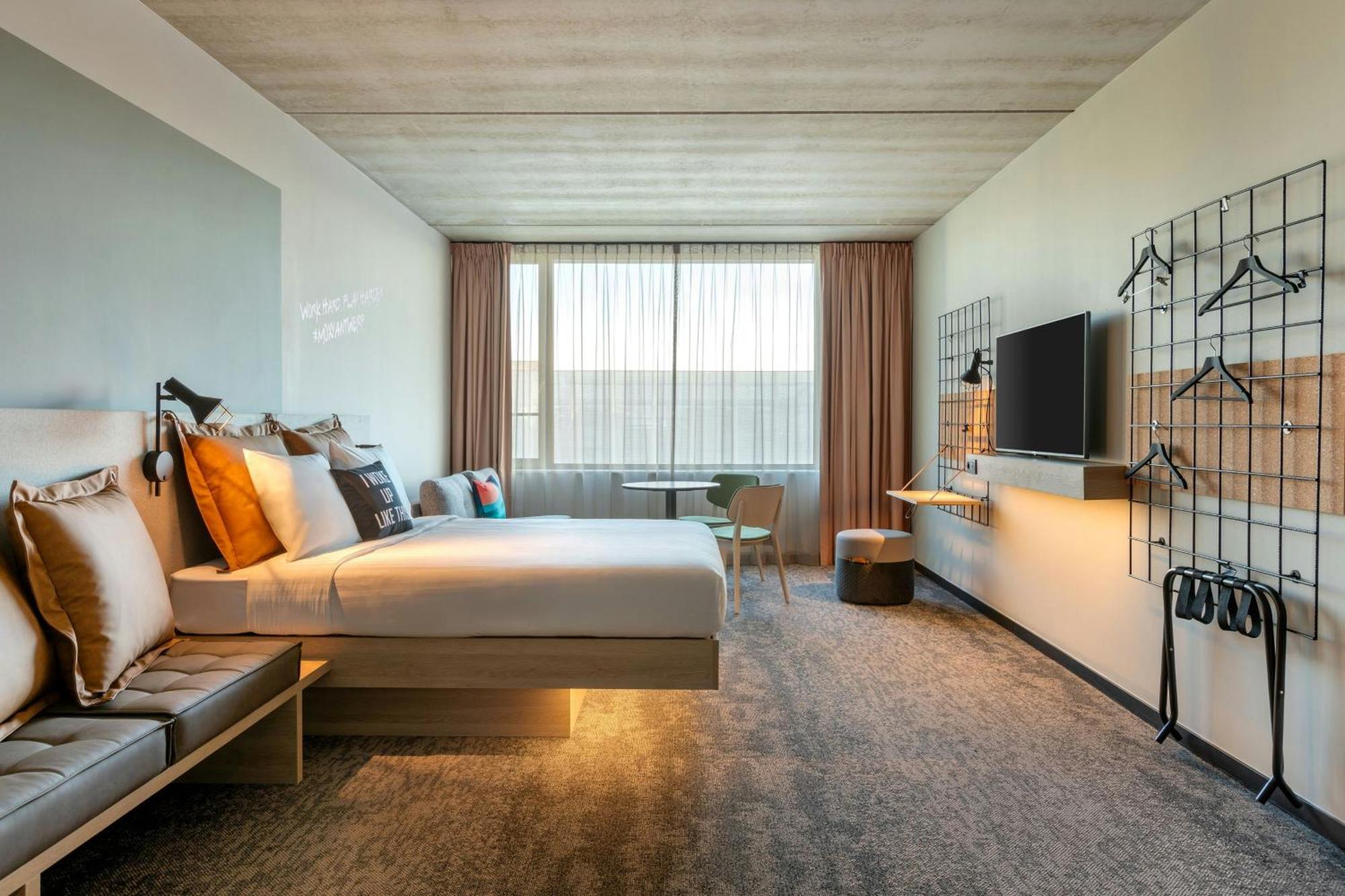 Moxy Antwerp Hotel ภายนอก รูปภาพ