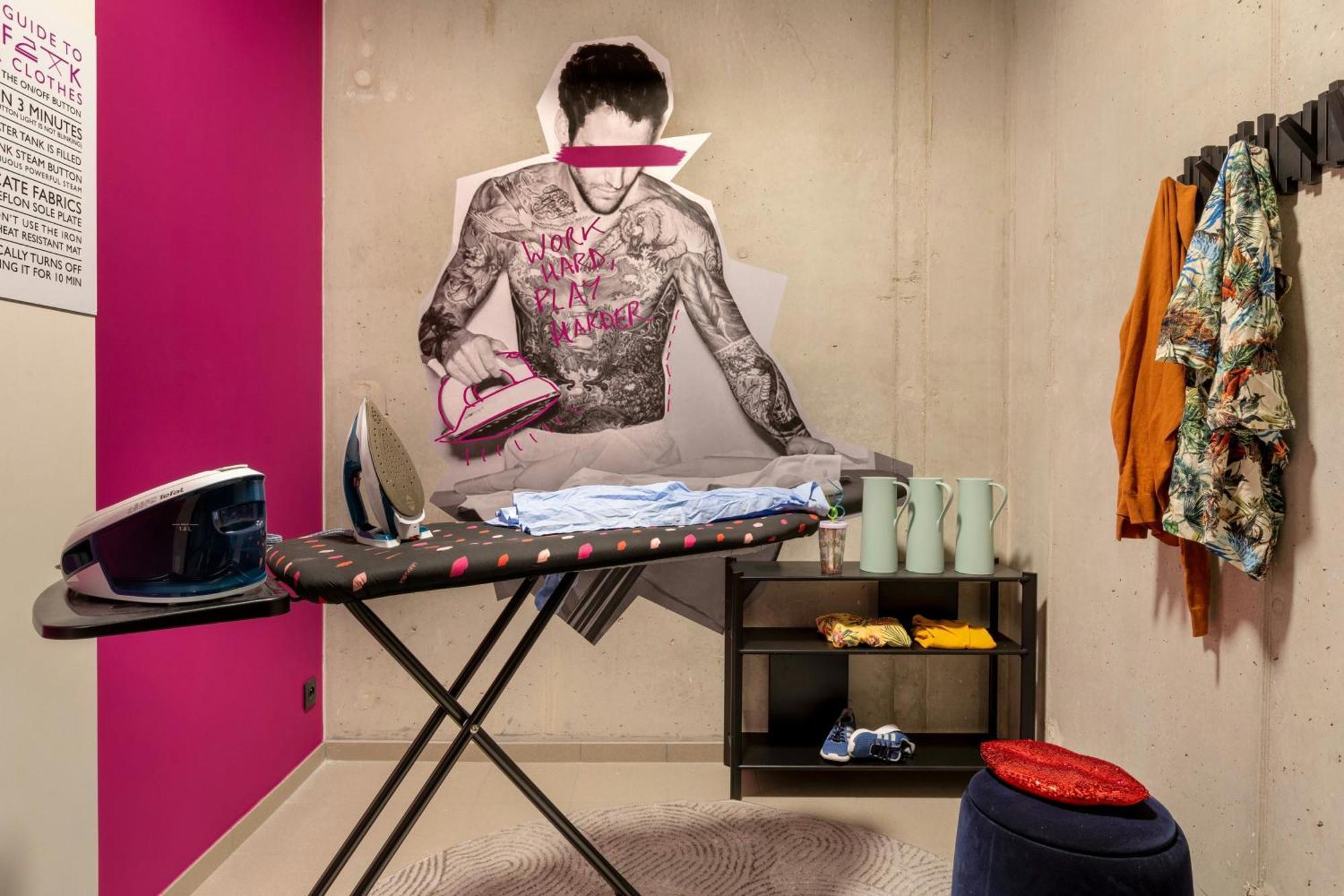 Moxy Antwerp Hotel ภายนอก รูปภาพ