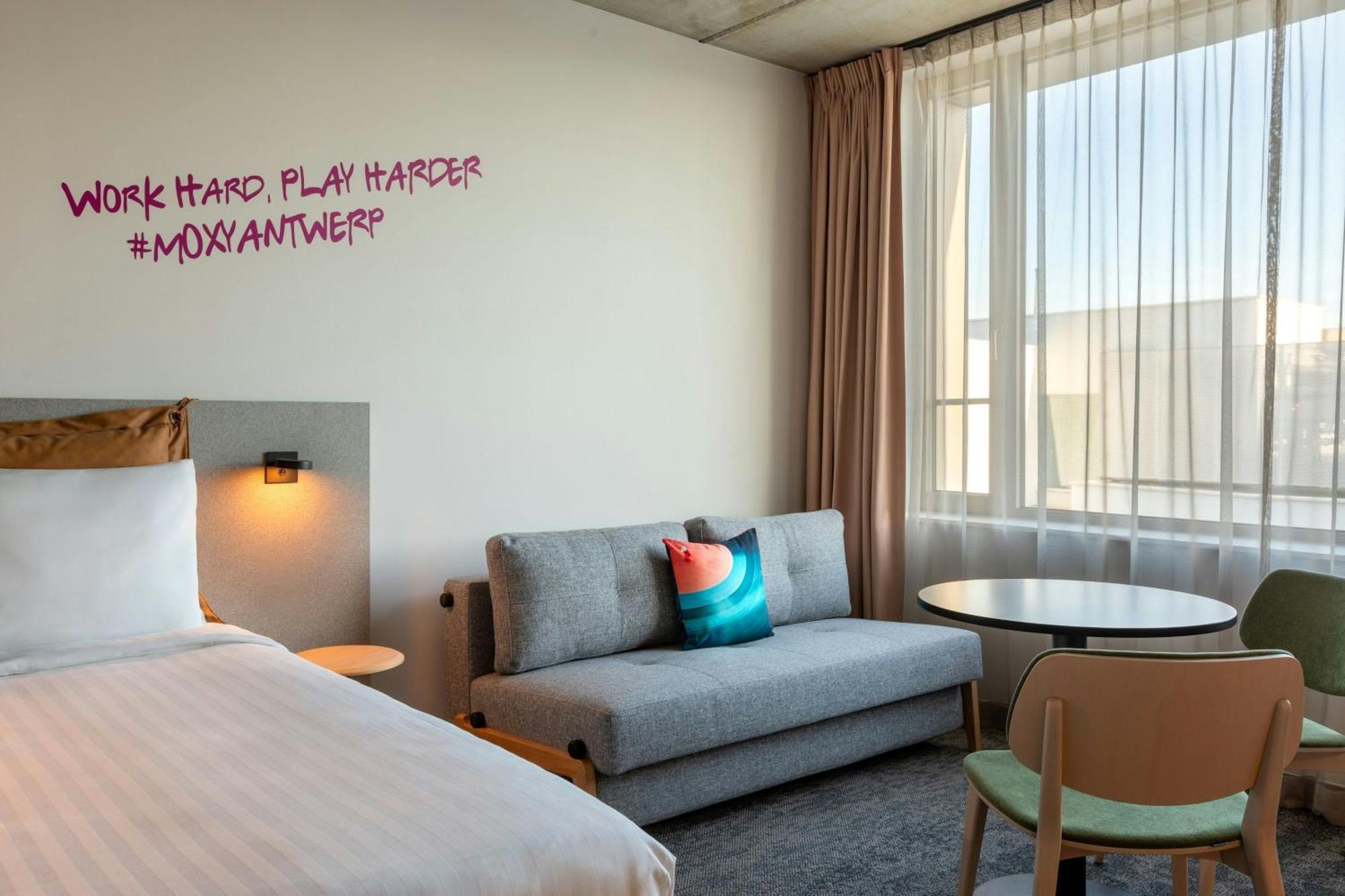 Moxy Antwerp Hotel ภายนอก รูปภาพ